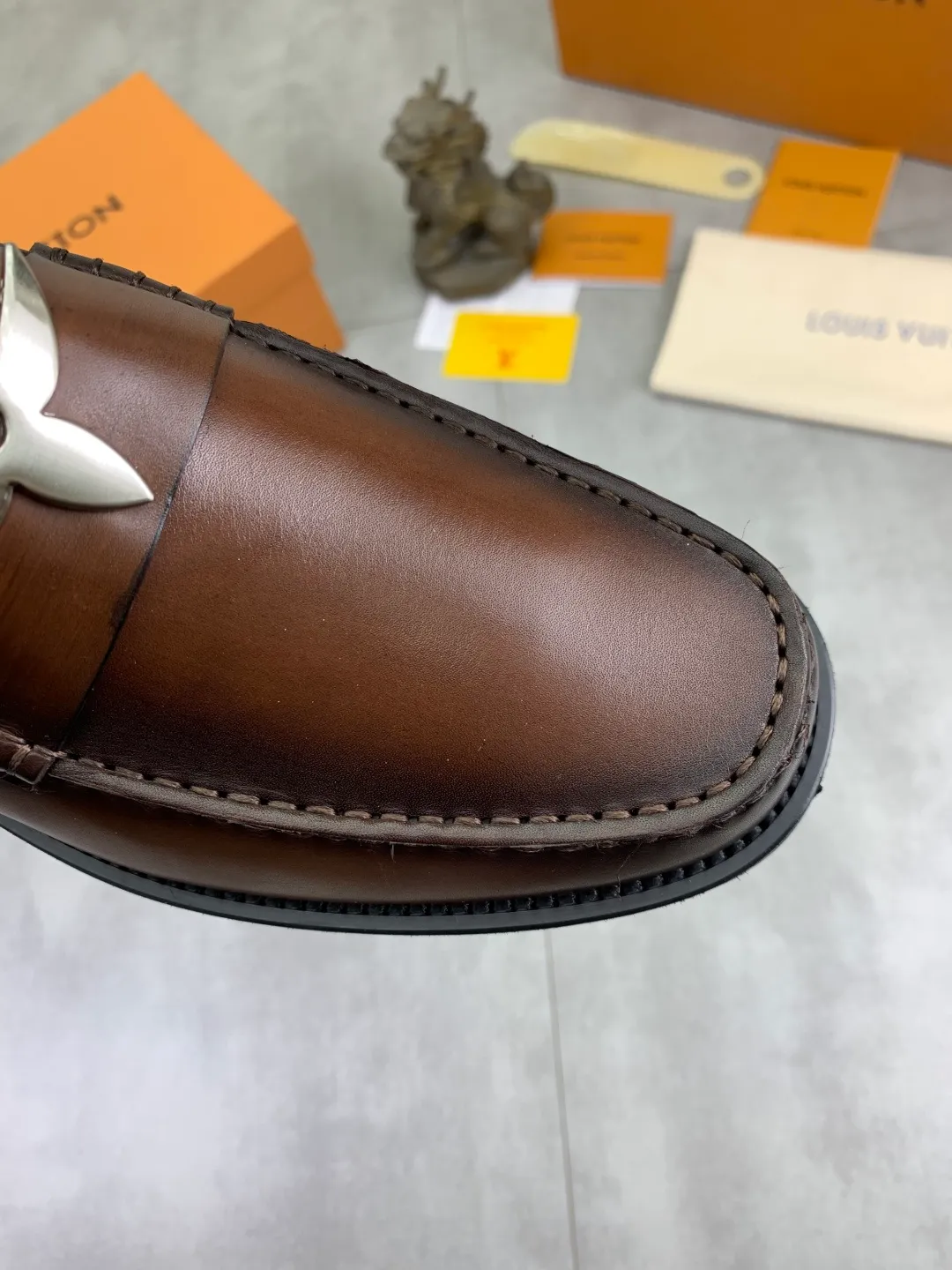 Men's men's shoes 💰P542 New style 💶[LOUIS VUITTON] Water-dyed Niuli Original order New style 🍀LV Louis Vuitton *——Top version of LV classic leather shoes! Made of imported original calfskin, original leather side strips and wear-resistant high-end rubber outsole! High quality products! Color: 3️⃣optional Size: 38-44 (45 customized)